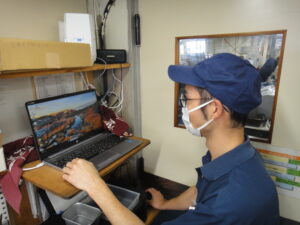 製造現場の作業風景